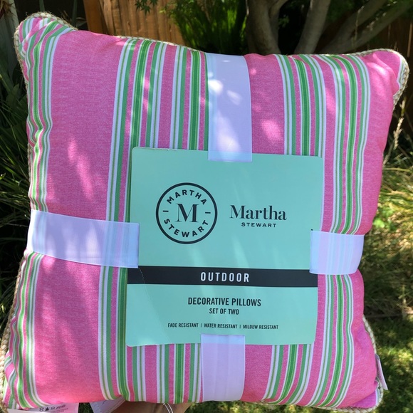 Martha Stewart Colorblocked Quatrefoil Stamp DECORATIVE PILLOW 18x18 Martha Stewart Colorblocked Quatrefoil Stamp DECORATIVE PILLOW 18x18